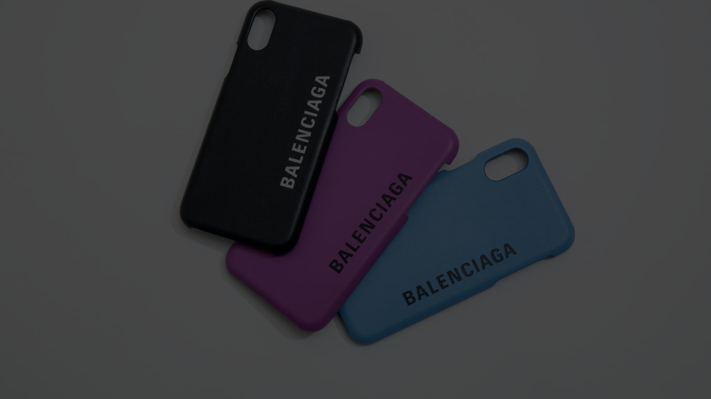 バレンシアガ」からiPhoneケースが初登場、ブランドロゴをデザイン