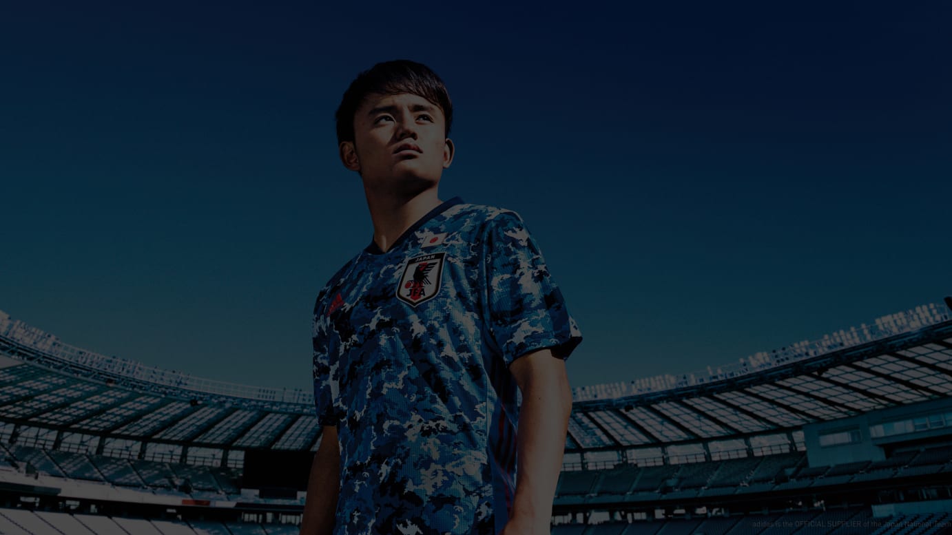 サッカー日本代表の新ユニフォーム発表 メインカラーは濃紺から 日本晴れ 表現した空色に