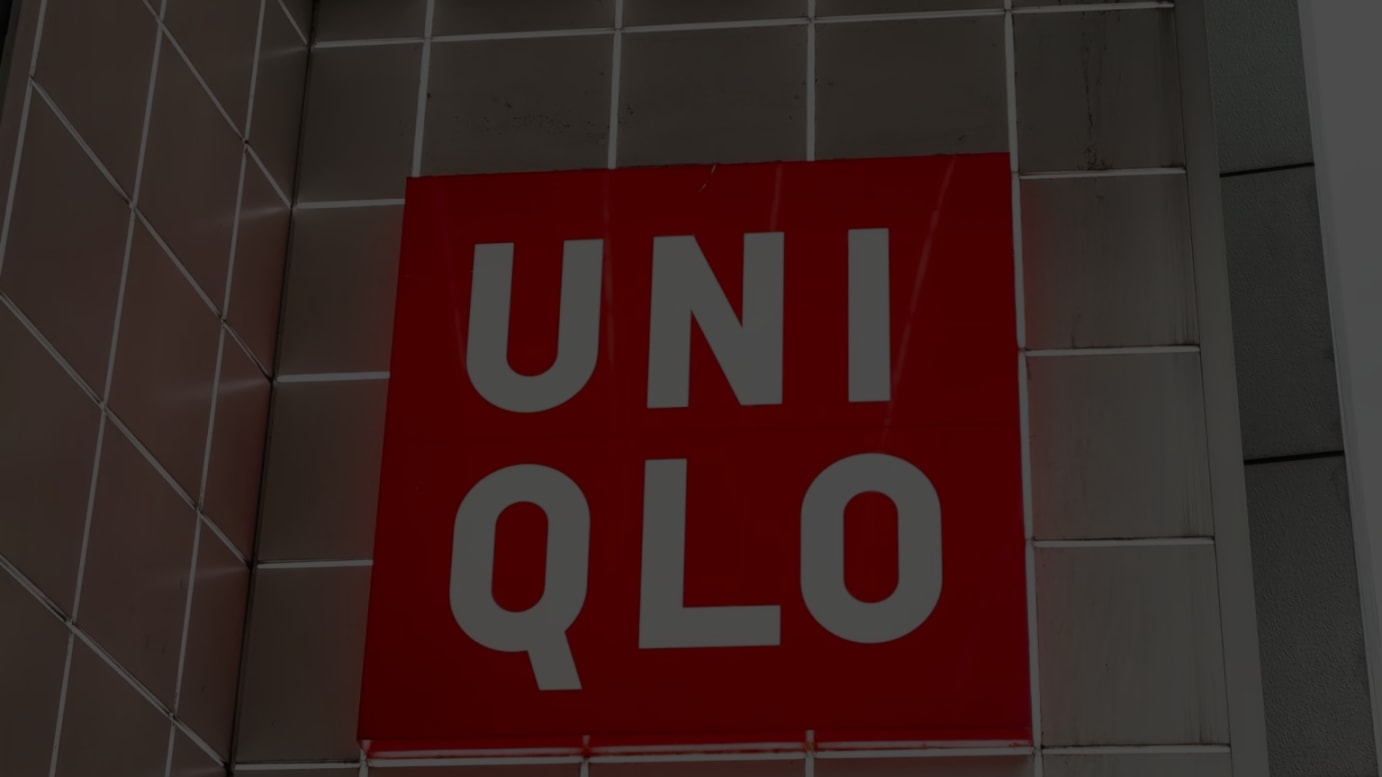 「ユニクロ」のロゴ