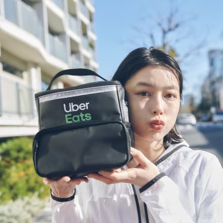 Uber Eats 配達用バッグ型ミニポーチ Image by 株式会社宝島社