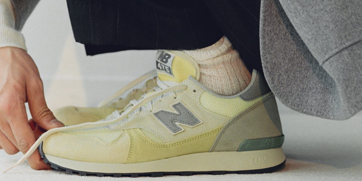 ニューバランスとオーラリーがコラボして発売するスニーカー「AURALEE × New Balance 475」