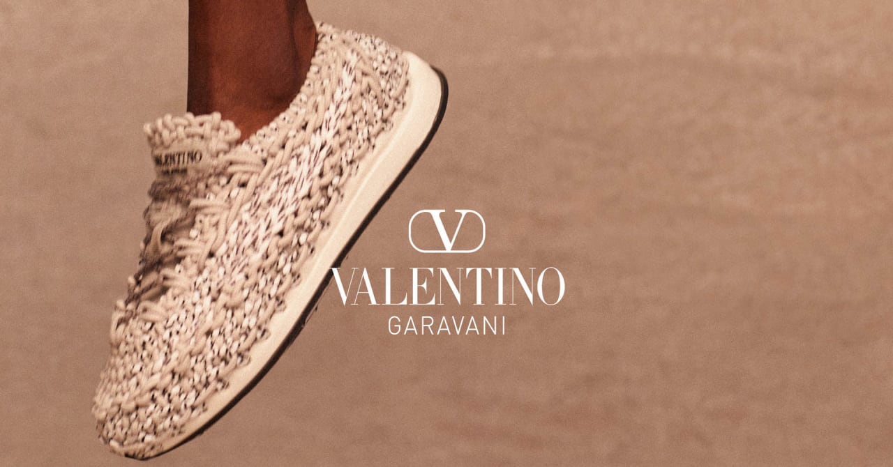 ヴァレンティノ、手作業で編み上げた新作スニーカー発売