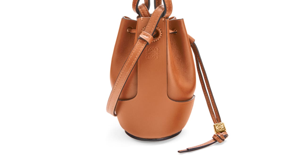 ロエベのバルーンバッグがナノサイズに、新色6色が登場