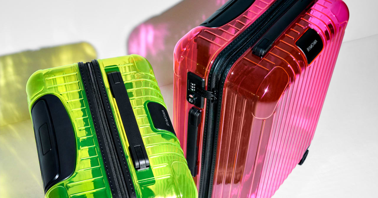 リモワから半透明のスーツケース登場、同色のiPhoneケース発売