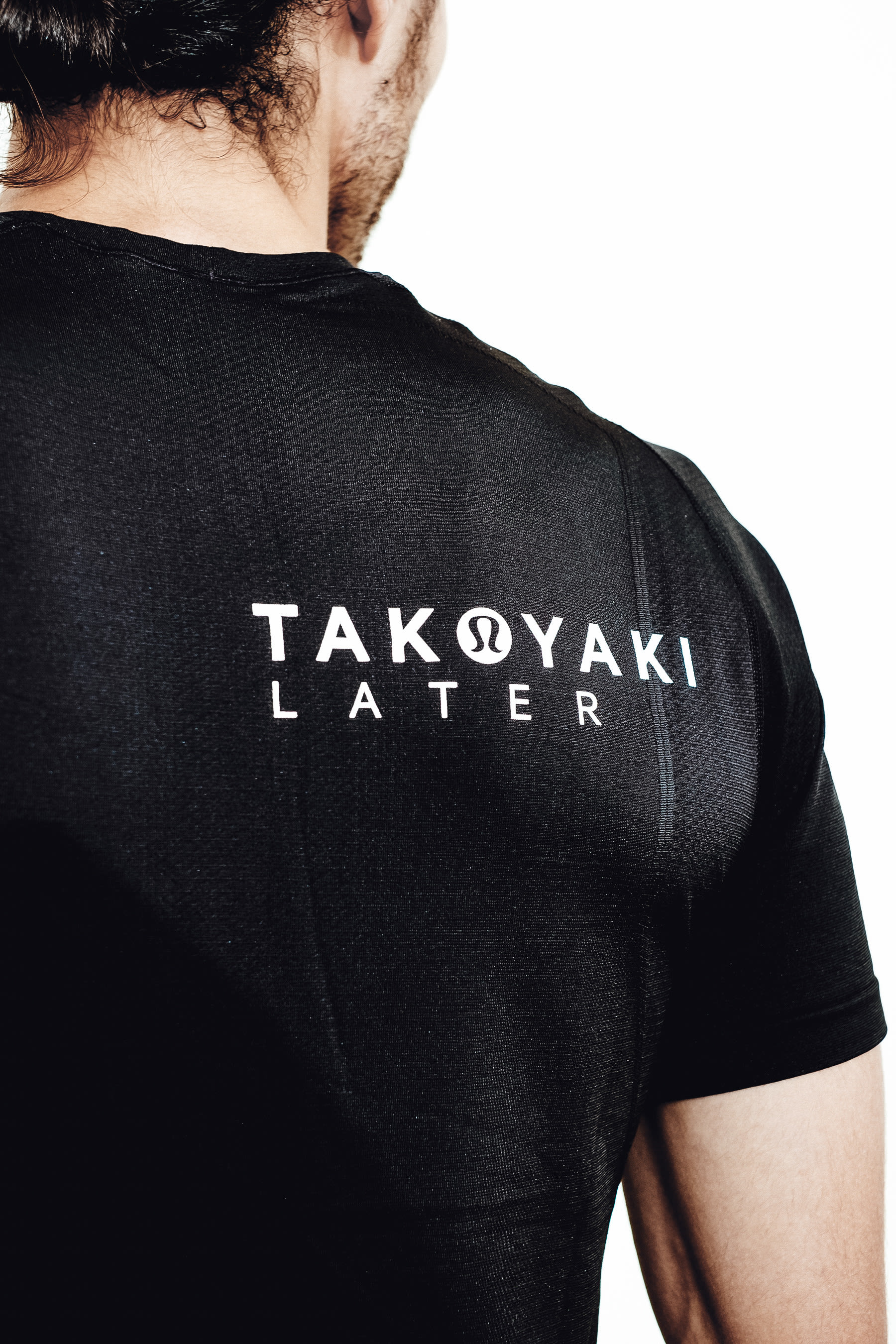 ルルレモン日本最大の店舗が大阪に、限定「TAKOYAKI Tシャツ」の販売も
