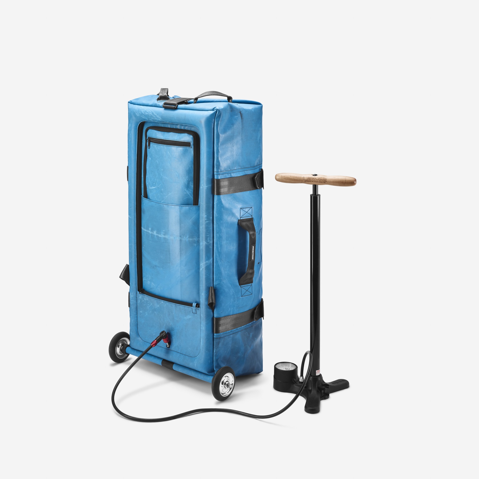 フライターグ、折り畳み可能な空気注入式スーツケース「F733 ZIPPELIN 
