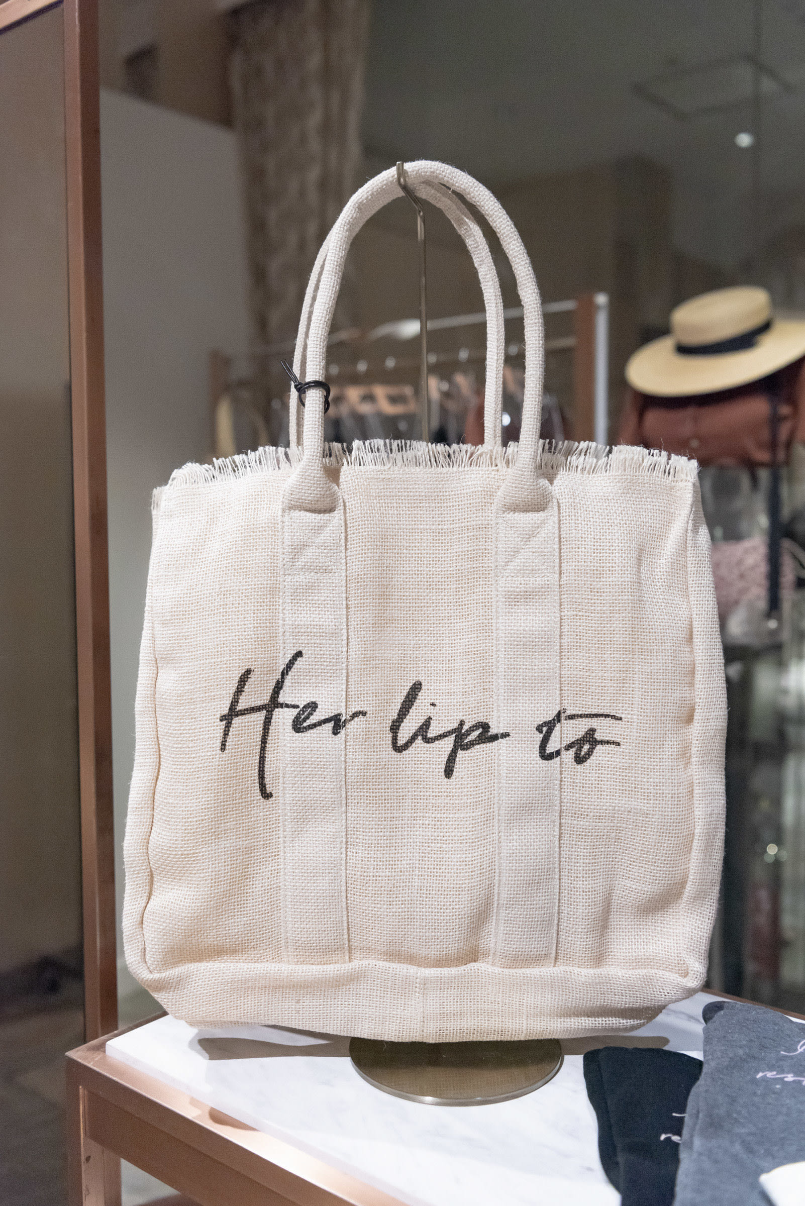 小嶋陽菜によるブランド「Her lip to」限定店が伊勢丹新宿店に、リップ 
