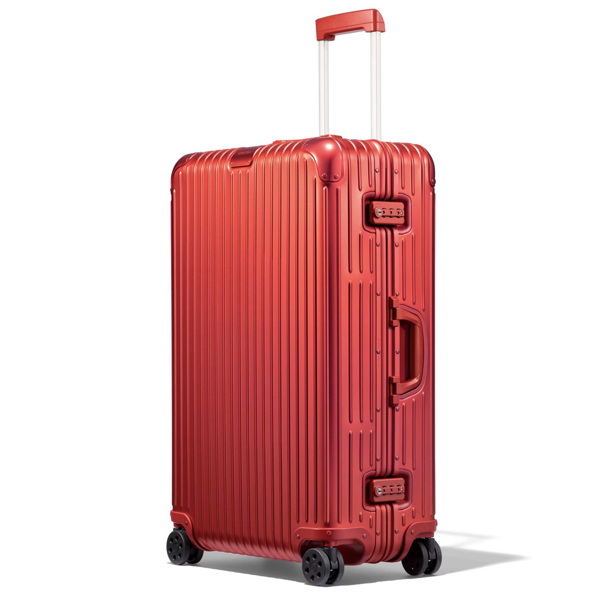 「リモワ」のアルミニウム合金製スーツケースに地中海やトキに 