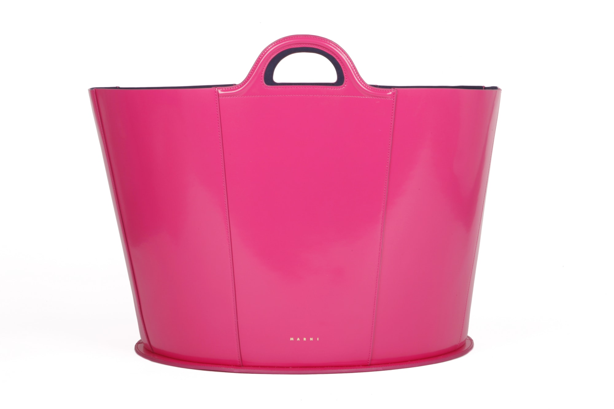 マルニが新作「トロピカリア・バッグ」を発売、単色カラーのミニマムなデザインに