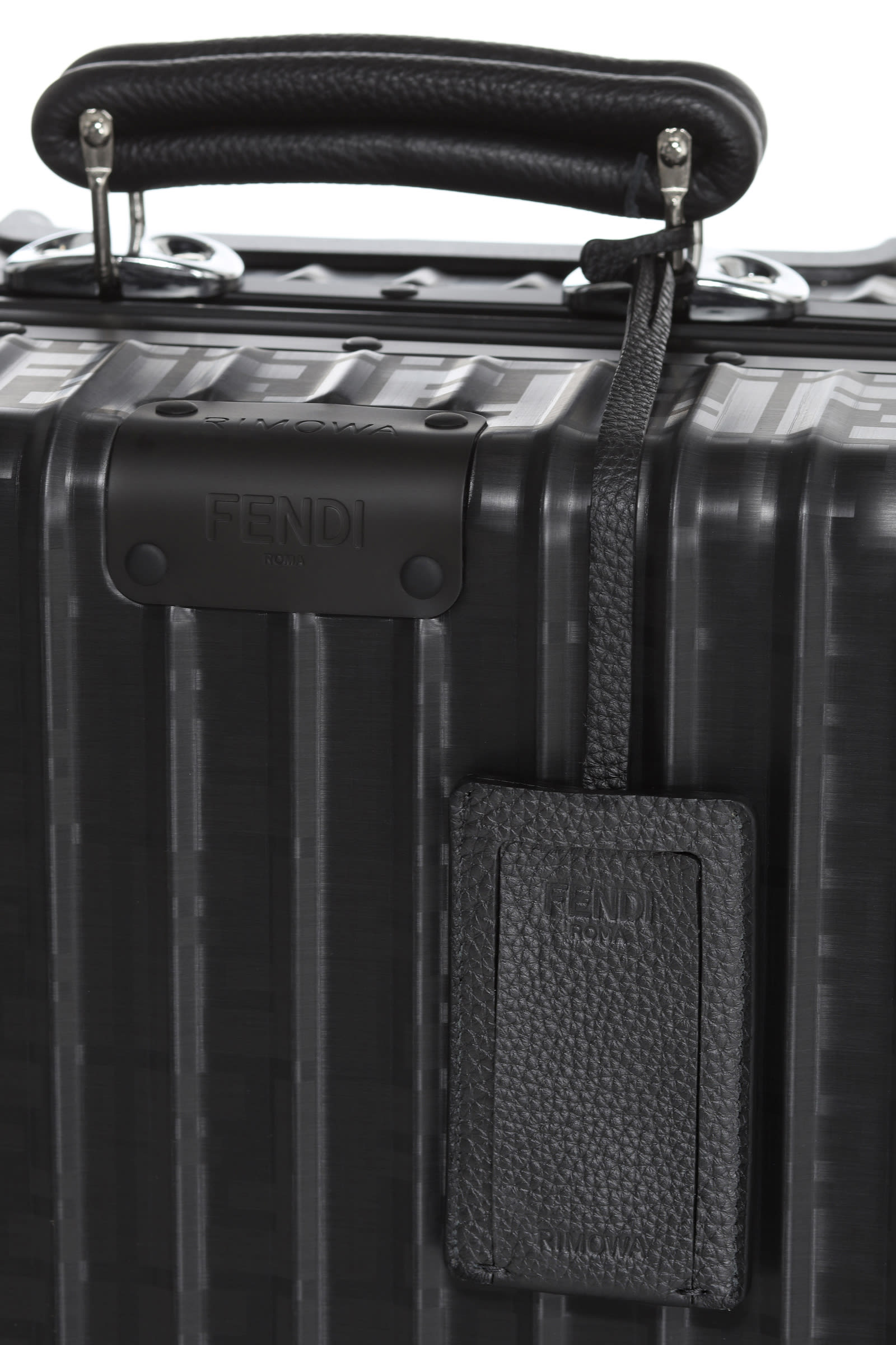 フェンディ×リモワ、機能性スーツケースに「クオイオローマ」で装飾 