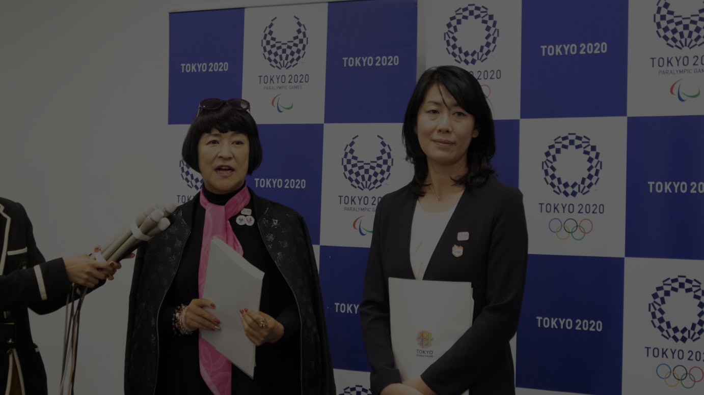 （左から）ファッションジャーナリスト 生駒芳子、東京マラソン財団ボランティアセンター長 山本悦子