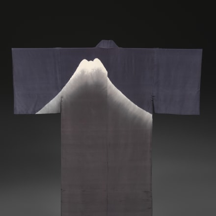 Man’s under kimono (nagajuban) with Mount Fuji. Shōwa period (1926–89), second quarter 20th century. Plain-weave silk with stitched tie-dyeing. 53 9/16 × 52 3/4 in. (136 × 134 cm). Promised Gift of John C. Weber. Image © The Metropolitan Museum of Art, ph