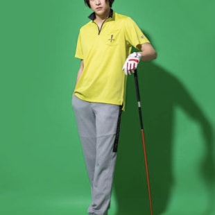 ゴルフウェアを着用したモデル