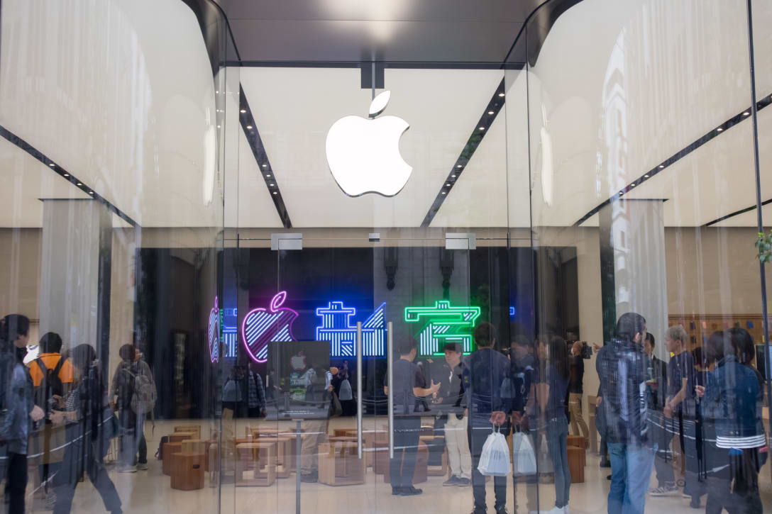 Apple 新宿 Image by FASHIONSNAP