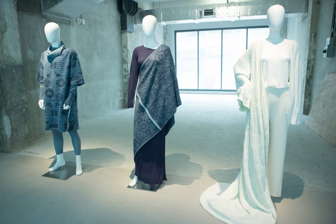 H&Mが投資した「衣服から衣服へのリサイクルシステム」により制作された服 Image by FASHIONSNAP