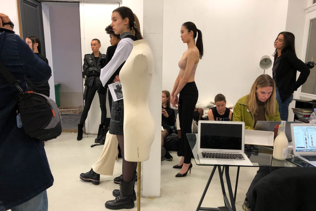 モデルキャスティングに臨む小野寺南友さん Image by FASHIONSNAP