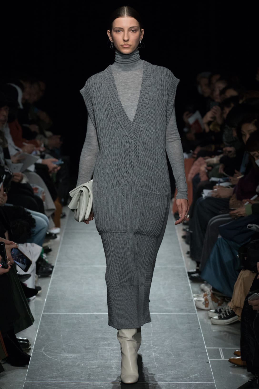 「ポステレガント」2019年秋冬コレクション Image by FASHIONSNAP