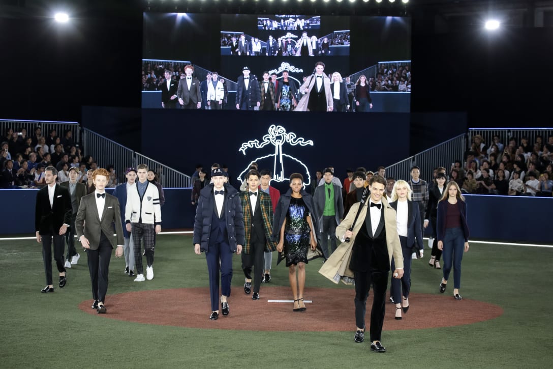 ショーフィナーレ Image by FASHIONSNAP