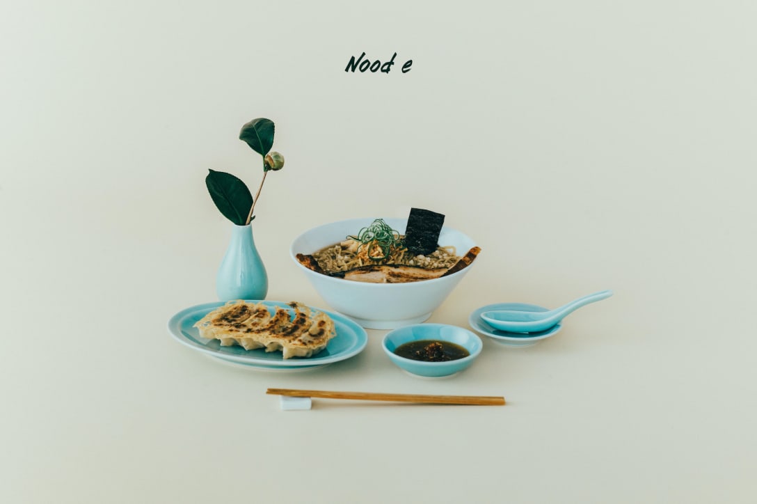 ヌード 餃子とラーメン Image by スマイルズ