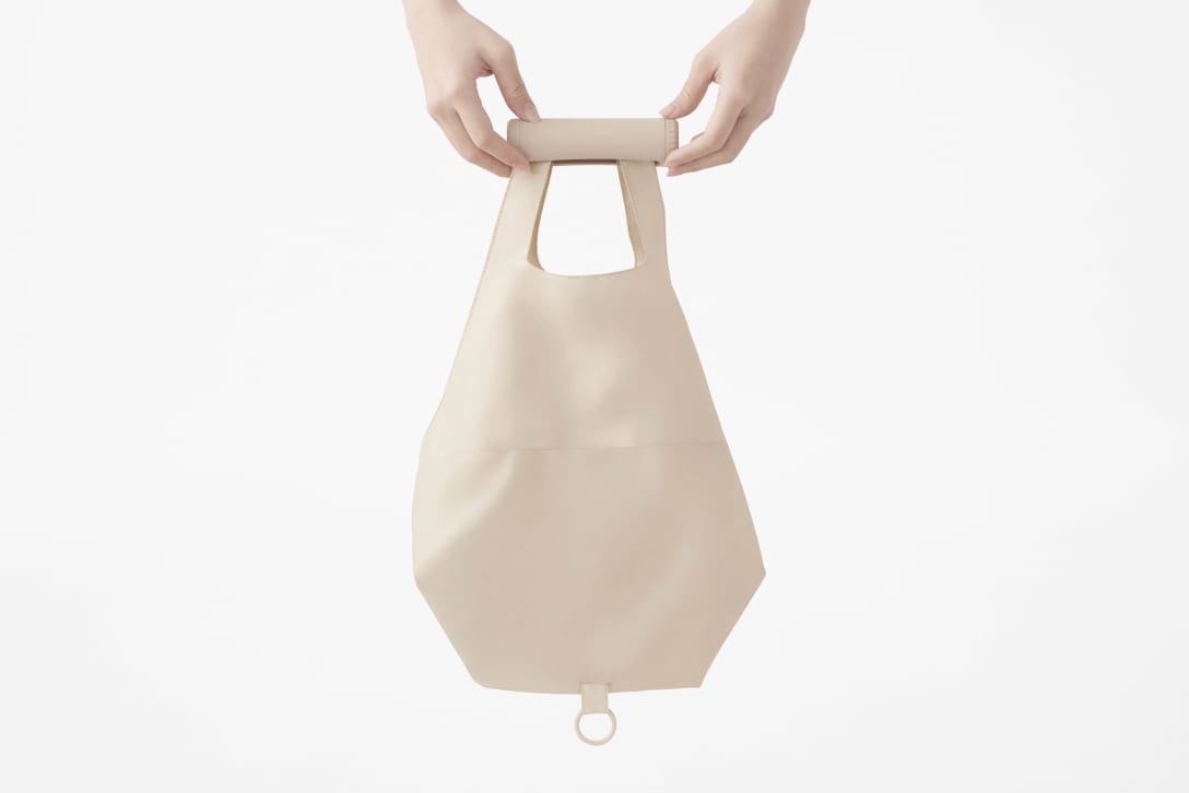 ダイヤルで巻き取って収納できるエコバッグ「roll-up ecobag」 Image by nendo