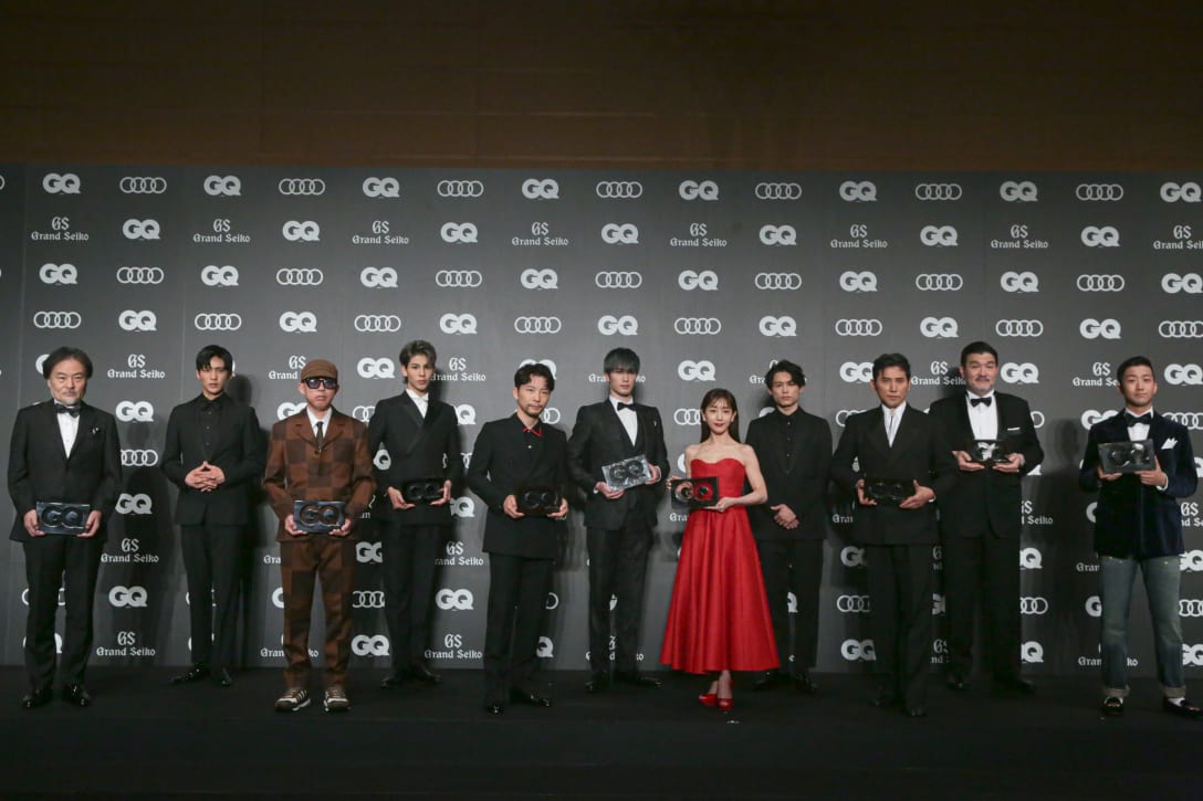 (左から)黒沢清、目黒蓮、NIGO®、ラウール、星野源、ジェシー、田中みな実、松村北斗、本木雅弘、福澤克雄、瑛人 Image by FASHIONSNAP
