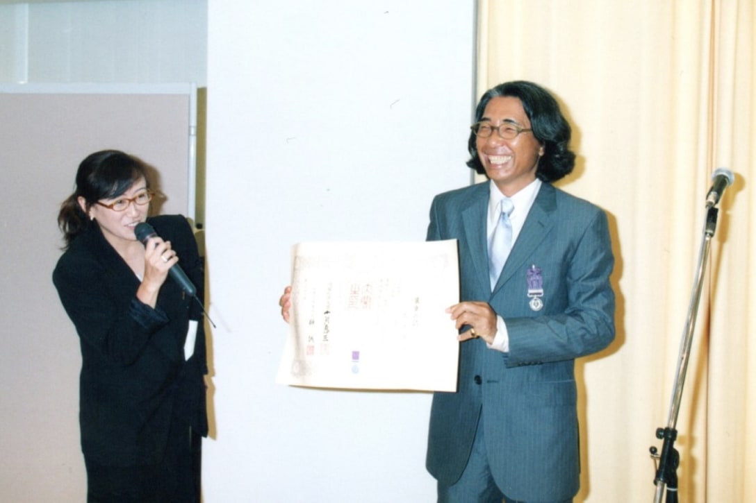 1999年、紫綬褒章の祝賀パーティーにて(筆者提供)