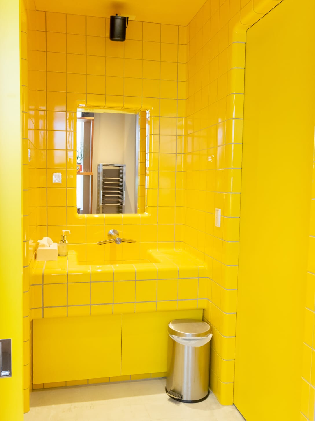 スウェーデンの地下鉄のトイレを再現した洗面台