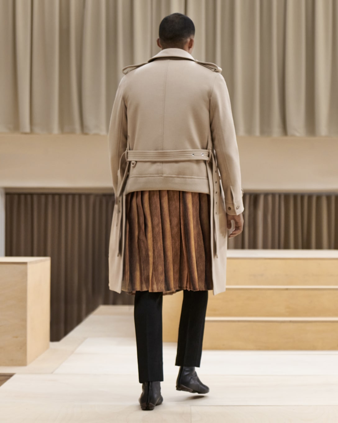 バックデザインはハリントンジャケット Image by (c)Courtesy of Burberry