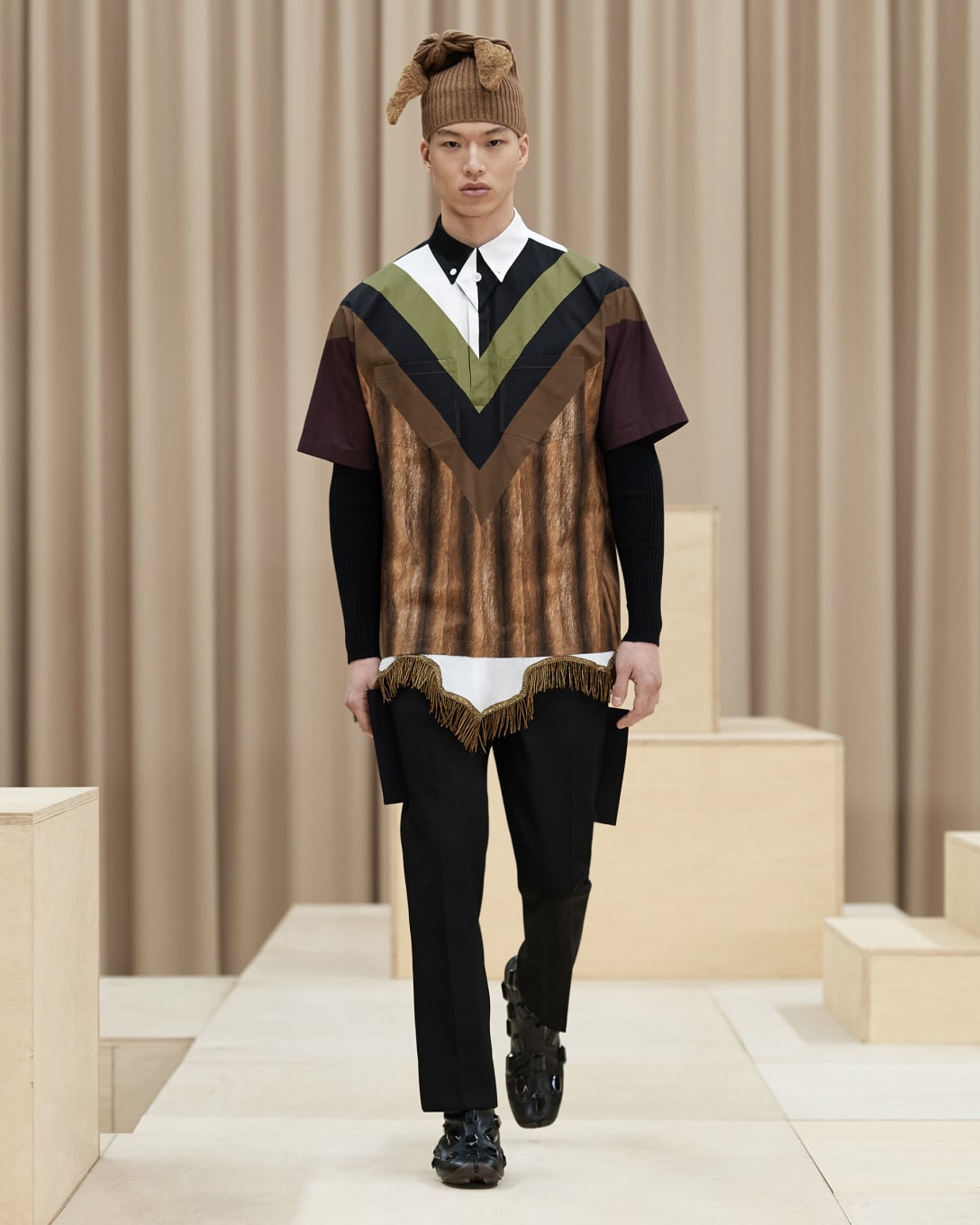 ファーをプリントで取り入れたシャツ Image by (c)Courtesy of Burberry