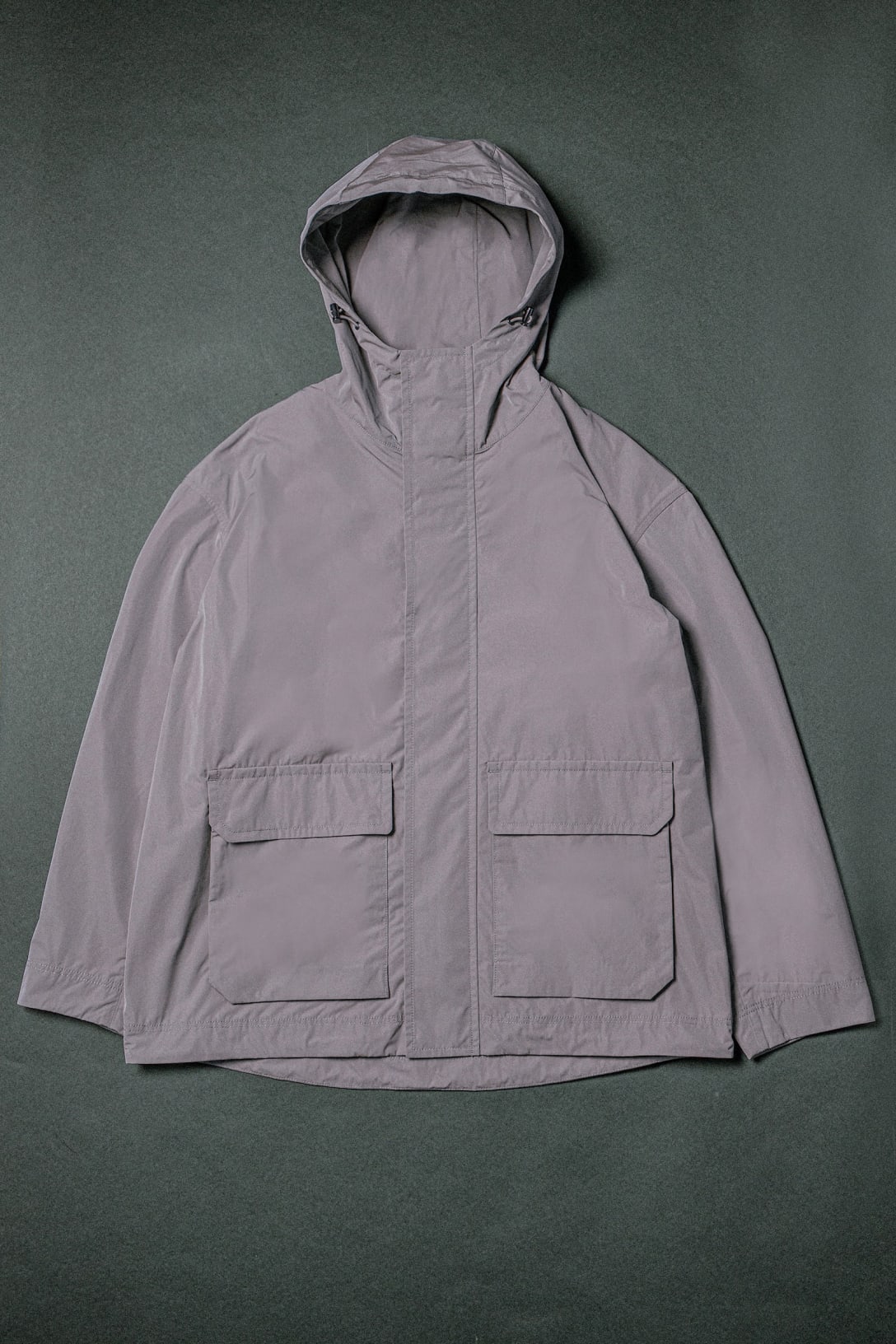 オーバーサイズマウンテンパーカ(1万2900円)