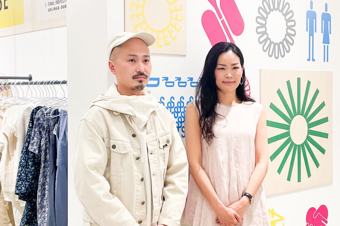 (左から)前川課長、PRマネージャーの松本千織氏