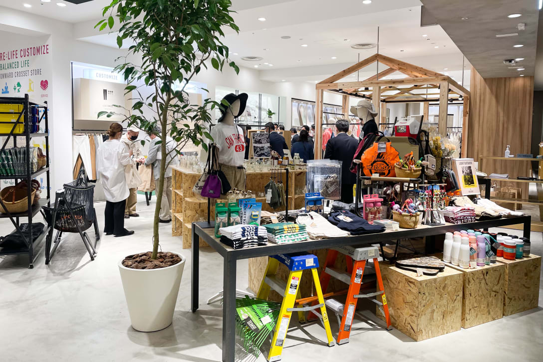 「オンワード・クローゼットストア」ららぽーと TOKYO-BAY店の内部 Image by FASHIONSNAP