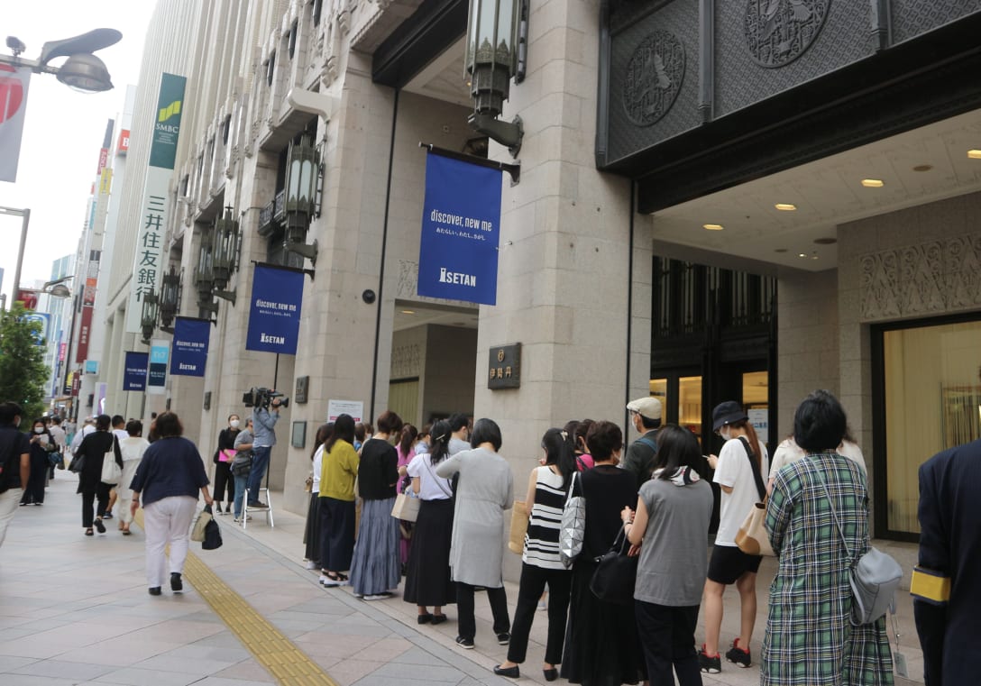 伊勢丹新宿店 開店前の様子 Image by FASHIONSNAP