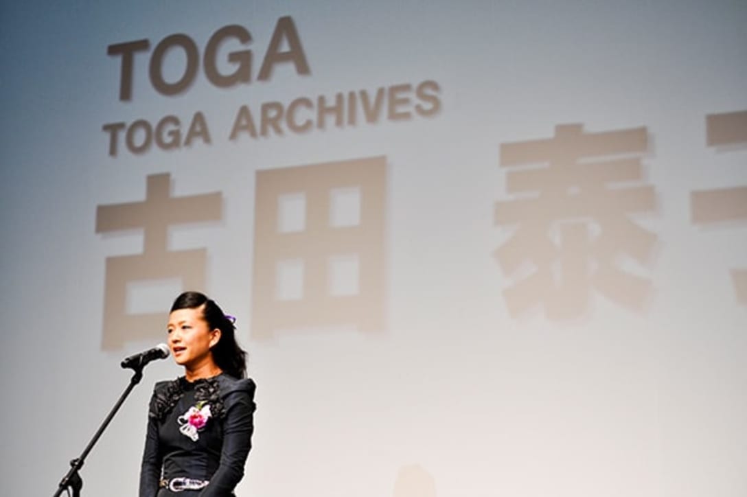 2009年、第27回「毎日ファッション大賞」の大賞に輝いた古田泰子。その後、2018年に2度目の大賞を受賞している。 Image by FASHIONSNAP
