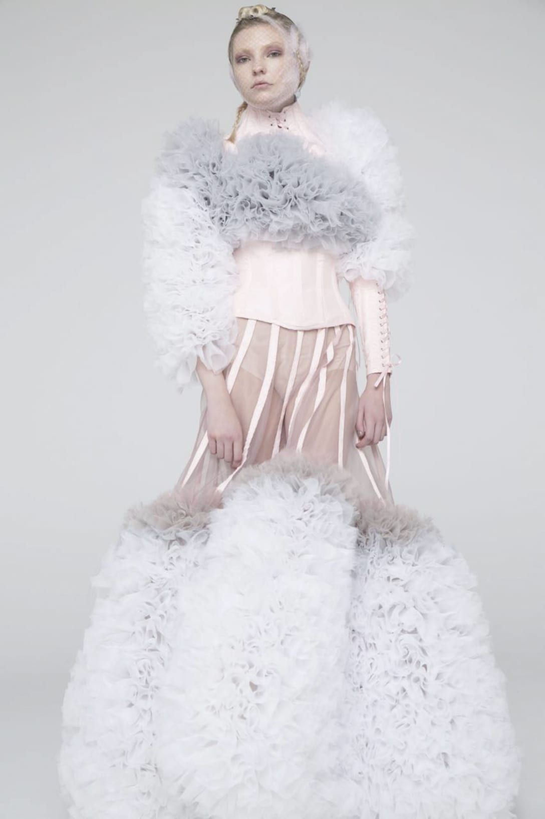 後にレディー・ガガが着用したドレス Image by TOMO KOIZUMI