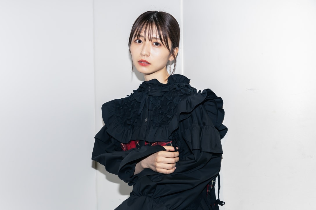 ナオキトミヅカを着用した長濱ねる Image by FASHIONSNAP