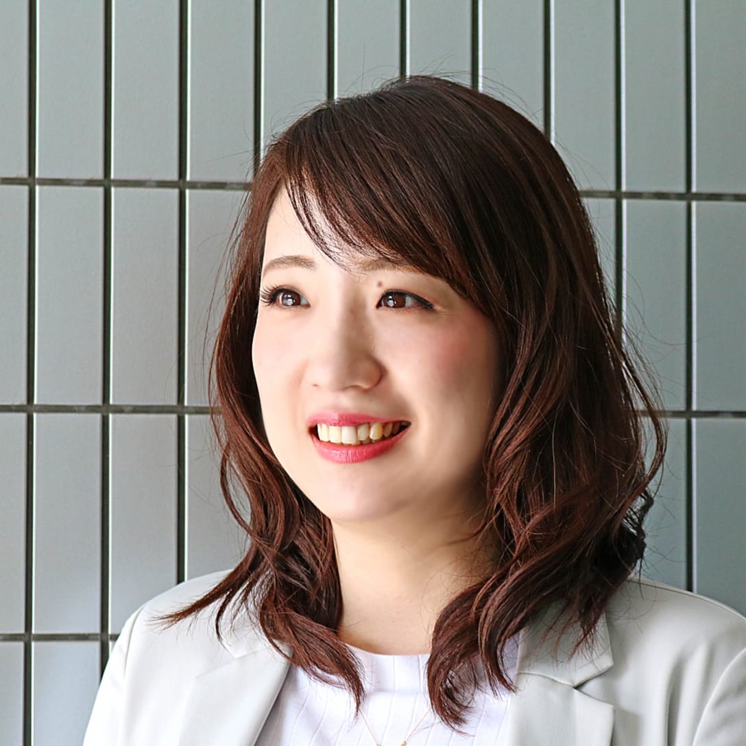 藤原唯(本社 営業本部 MDコンテンツ開発第2部 ビューティ&ウェルネス担当 マネージャー)(2010年大丸松坂屋百貨店入社・神戸店配属。2011年同店婦人靴売場配属、2017年同店化粧品売場サブマネージャー。2018年9月〜現職。