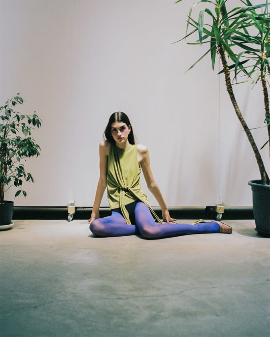 top by ÉLAN, tights by CDR CECILIA DE RAFAEL, earrings MYRIAM MORENO