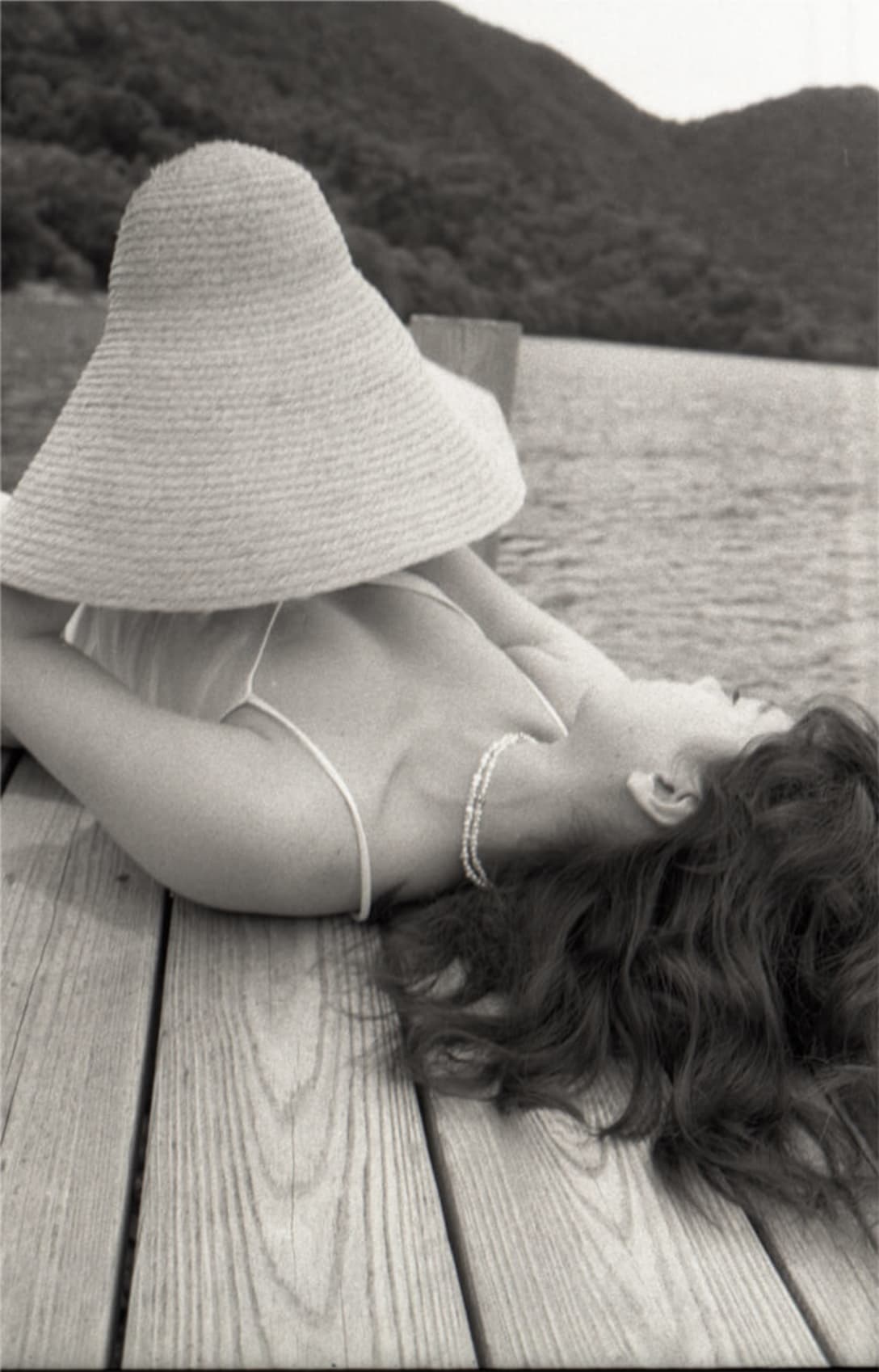 top and shorts by ZARA, hat by JACQUEMUS, necklace by STACEY