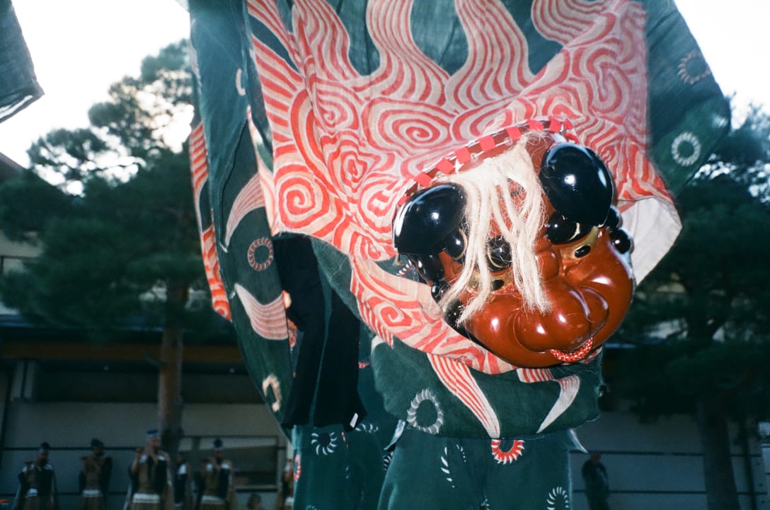 デザイナーが撮影した高山祭の獅子舞