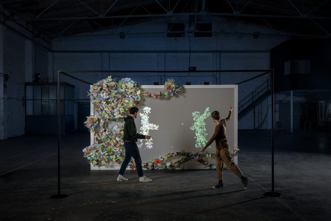 ミシャー’トラクスラーによる世界初公開のインスタレーション「I am Nature」 Image by DESIGNART TOKYO 2021