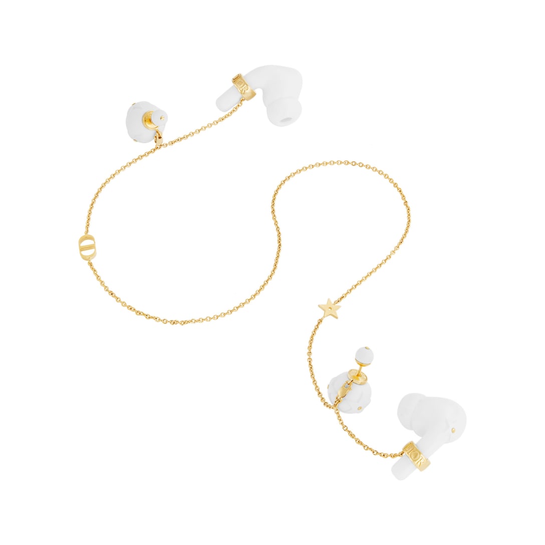 ピアス(13万7500円) Image by DIOR