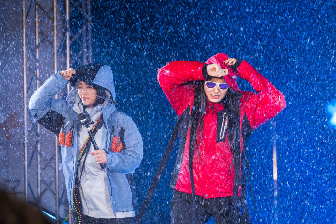 「水上“Night”過酷ファッションショー」 Image by FASHIONSNAP