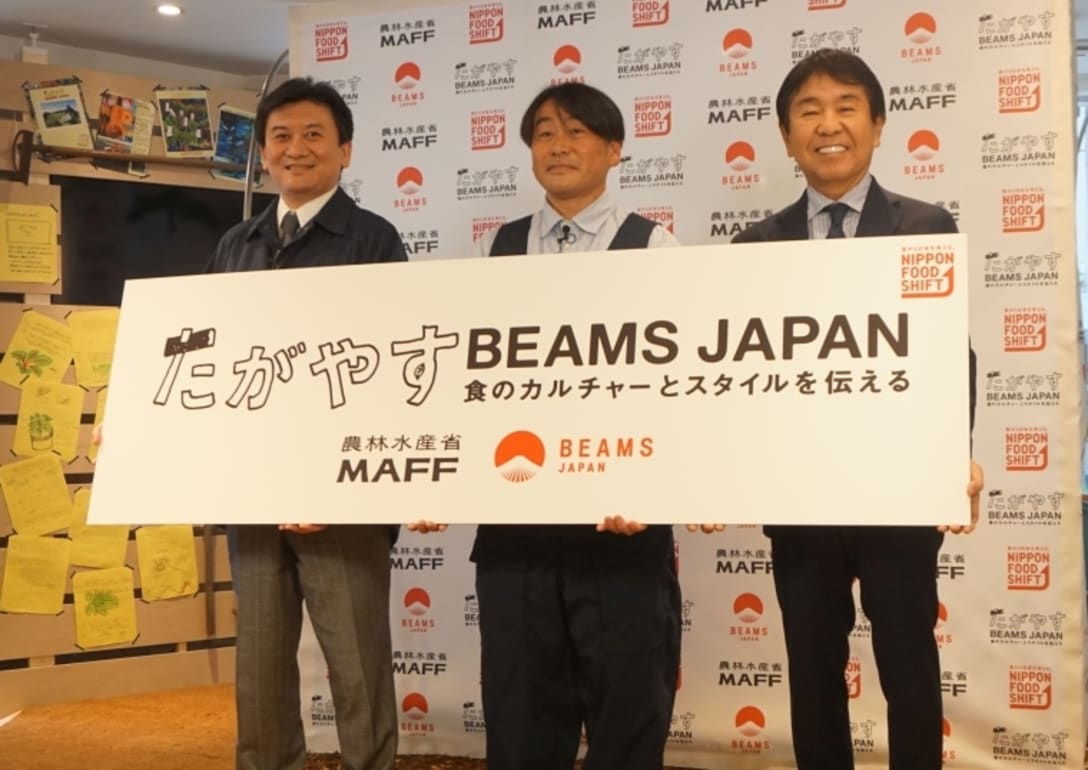 イベント開催に際して武部新農林水産副大臣(左)、加藤忠幸ディレクター(中)、設楽洋ビームス社長(右)がビームスジャパンに登場した