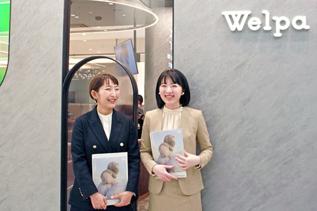 （写真左から）ウェルネス事業部の江尻裕子さんと近江晴圭さん