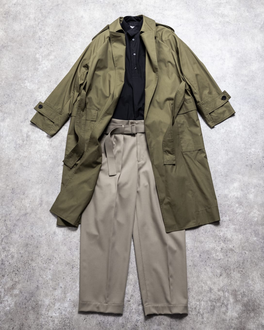 High Count Cotton Coat（9万9000円）、Fine Cotton Twill Pull-Over Shirt（3万7400円）、Double Waist Belt Pants（4万2900円）