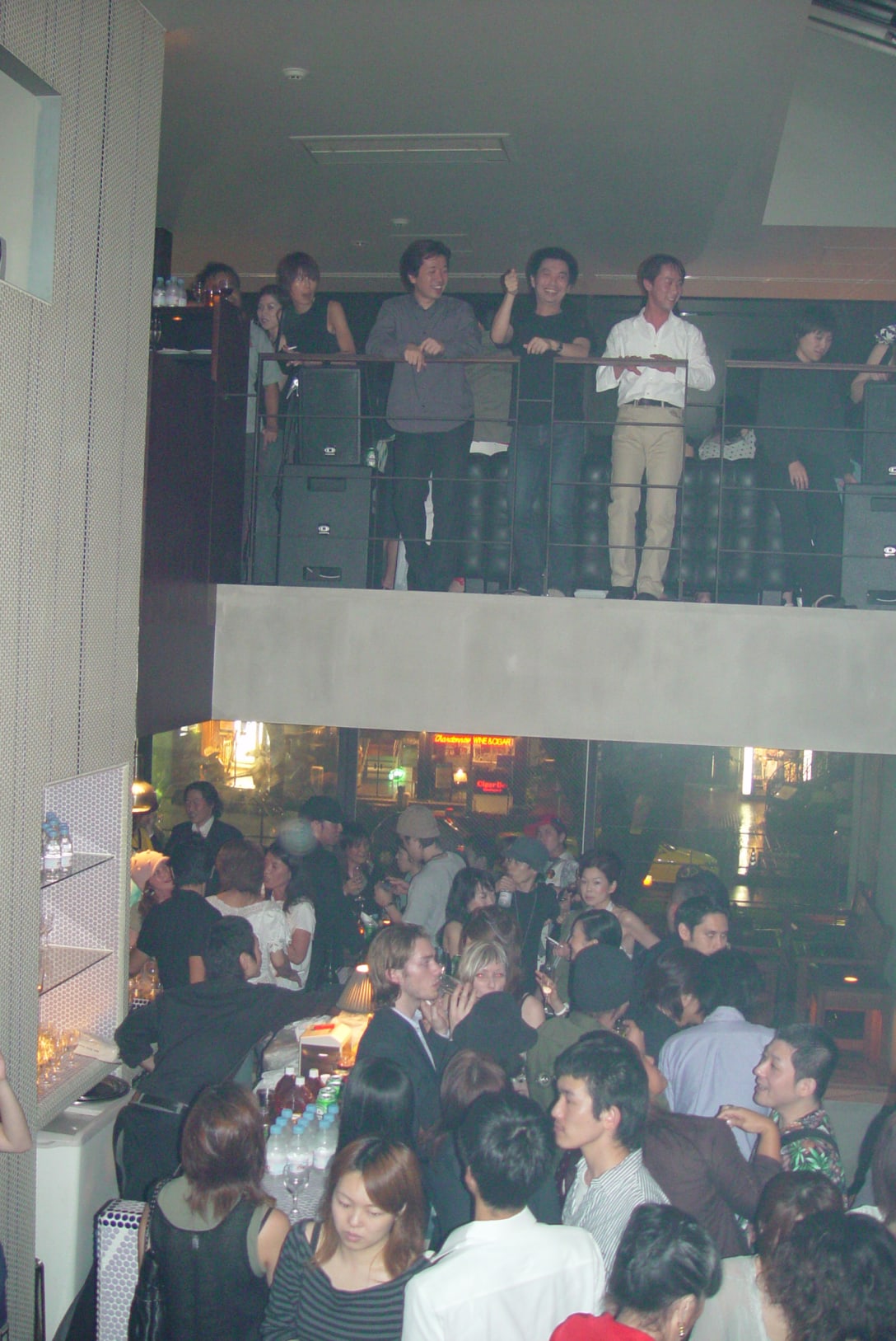 2003年のワンダーウォール出版記念パーティーの一コマ。