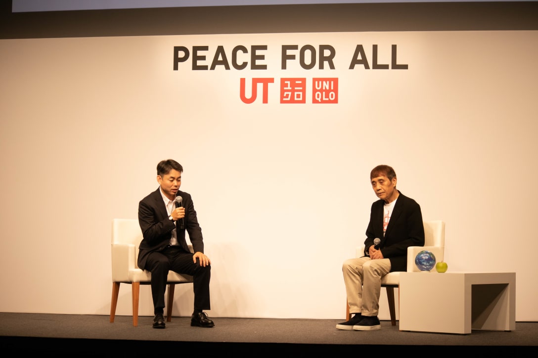 「PEACE FOR ALL」の発表会に登壇した柳井康治と安藤忠雄 Image by FASHIONSNAP