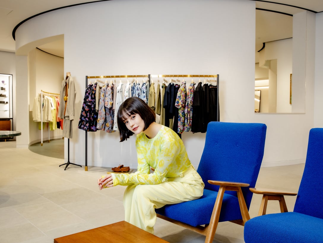 着用アイテム:トップス3万1900円、パンツ3万6300円、シューズ9万9000円 全てポール・スミス