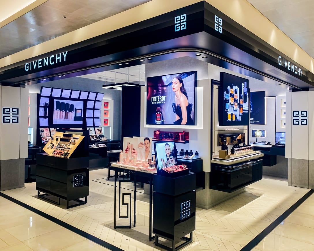 ジバンシイ ビューティー GINZA SIX Image by FASHIONSNAP